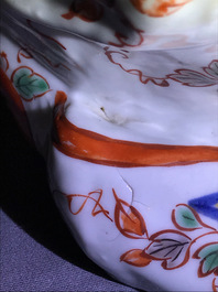 Een Japanse Imari kandelaar in de vorm van een Bijin, Edo, 17/18e eeuw