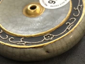 A Chinese crackle-glazed round scroll weight, Qianlong mark, 19/20th C.
