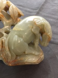 A Chinese celadon and russet jade 'rams' group, 18/19th C.