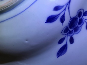 Een Chinees rose-Imari scheerbekken met het wapen van Zeeland, Kangxi/Yongzheng