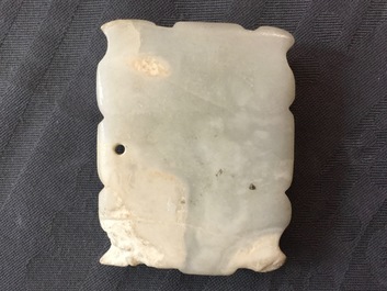 Quatre pi&egrave;ces en jade sculpt&eacute; de style archa&iuml;que, 19/20&egrave;me
