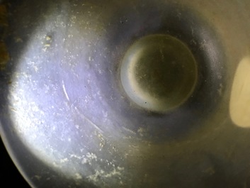 Un bol rituel en jade sur support en argent dor&eacute;, Tibet, 19&egrave;me