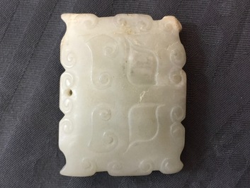 Quatre pi&egrave;ces en jade sculpt&eacute; de style archa&iuml;que, 19/20&egrave;me
