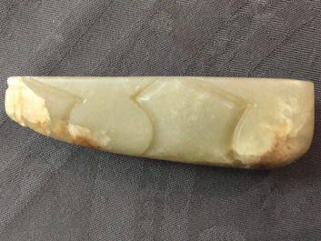 Quatre pi&egrave;ces en jade sculpt&eacute; de style archa&iuml;que, 19/20&egrave;me