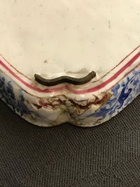 Twee vierkante Chinese Canton email schoteltjes, Qianlong