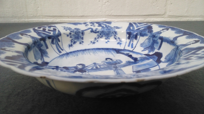 A Chinese 'milk and blood' dish, a blue and white klapmuts bowl and a tea caddy, Kangxi