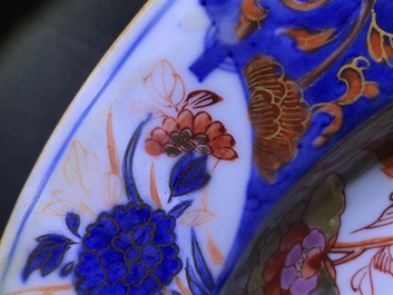 Een Chinees rose-Imari scheerbekken met het wapen van Zeeland, Kangxi/Yongzheng