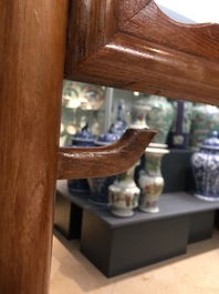 Deux barres portantes en bois sculpt&eacute;, Chine, 20&egrave;me