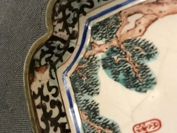 Twee vierkante Chinese Canton email schoteltjes, Qianlong
