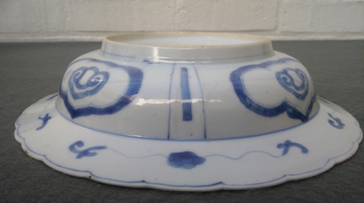 A Chinese 'milk and blood' dish, a blue and white klapmuts bowl and a tea caddy, Kangxi