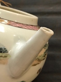 Une th&eacute;i&egrave;re couverte en porcelaine de Chine famille rose, Yongzheng