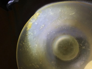 Un bol rituel en jade sur support en argent dor&eacute;, Tibet, 19&egrave;me