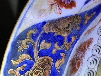 Een Chinees rose-Imari scheerbekken met het wapen van Zeeland, Kangxi/Yongzheng