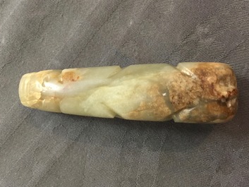 Quatre pi&egrave;ces en jade sculpt&eacute; de style archa&iuml;que, 19/20&egrave;me