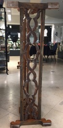 Deux barres portantes en bois sculpt&eacute;, Chine, 20&egrave;me