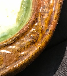 Un plat en forme de lotus en gr&egrave;s &eacute;maill&eacute; sancai, Chine, Liao