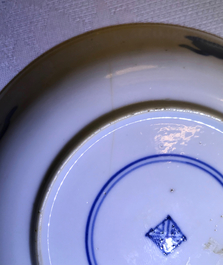 Een paar Chinese blauwwitte koppen en schotels voor de Franse markt, Kangxi