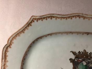 Een Chinese famille rose wapenschotel en twee eierschalen schoteltjes naar Cornelis Pronk, Yongzheng/Qianlong