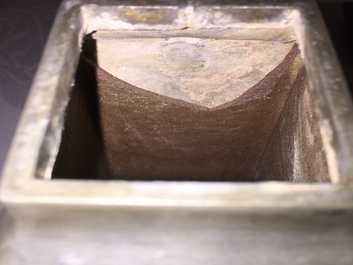 Une thei&egrave;re en gr&egrave;s de Yixing, &eacute;tain grav&eacute; et jade, Chine, 19&egrave;me