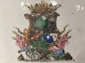 Een Chinese famille rose wapenschotel en twee eierschalen schoteltjes naar Cornelis Pronk, Yongzheng/Qianlong