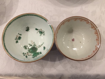 A Chinese Imari style capucin ground teapot and 17 cups and saucers, Qianlong