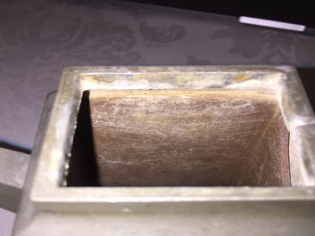 Une thei&egrave;re en gr&egrave;s de Yixing, &eacute;tain grav&eacute; et jade, Chine, 19&egrave;me