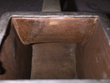 Une thei&egrave;re en gr&egrave;s de Yixing, &eacute;tain grav&eacute; et jade, Chine, 19&egrave;me
