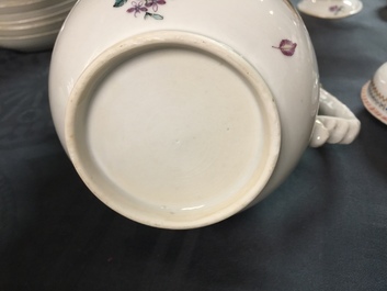 A Chinese famille rose 18-part tea service with fruit baskets and flowers, Qianlong