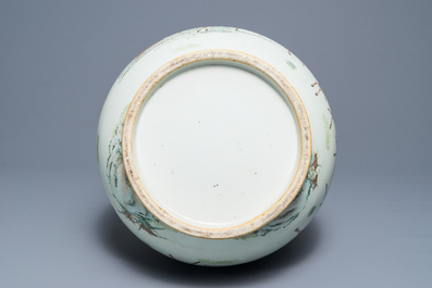 A Chinese qianjiang cai hu-shaped deer vase, 19/20th C.