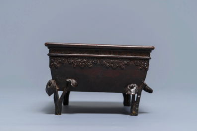 A rectangular Chinese bronze incense burner with lingzhi, 17/18th C.