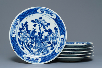 Zes Chinese blauwwitte schotels met feniksen, 19e eeuw