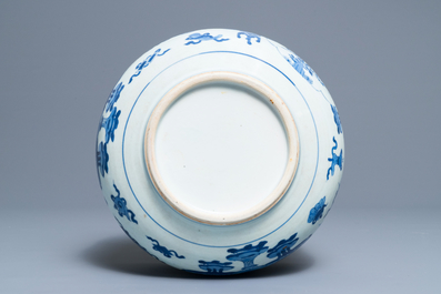 Een Chinese blauwwitte wierookbrander met decor van antiquiteiten, Kangxi