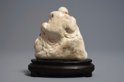 A Chinese Shoushan soapstone 'immortals' group, 19th C.