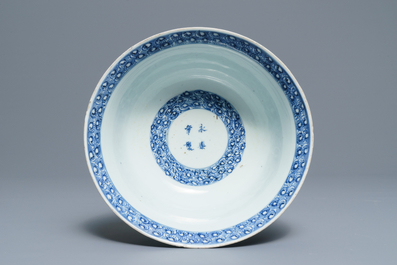 Een grote Chinese blauwwitte kom met gedicht 'Ode aan de rode kliffen', Transitie periode