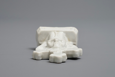 Een zeldzame Chinese Dehua blanc de Chine crucifix, Kangxi/Qianlong