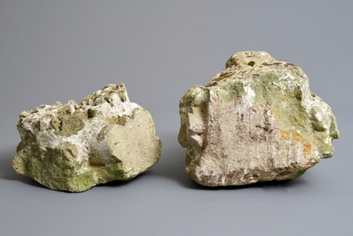 Deux fragments de fa&ccedil;ade ou colonne en pierre sculpt&eacute;e, 17/18&egrave;me