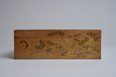 Un suzuribako en laque &agrave; d&eacute;cor d'un pin, Japon, Edo ou Meiji, 18/19&egrave;me