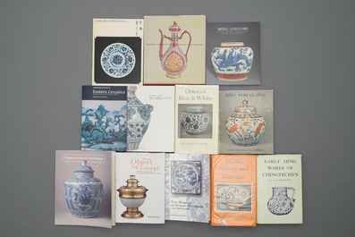 33 livres sur les porcelaines de Chine de la Dynastie Ming, incl. quelques oeuvres rares