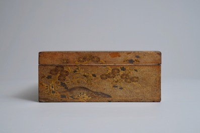 Un suzuribako en laque &agrave; d&eacute;cor d'un pin, Japon, Edo ou Meiji, 18/19&egrave;me