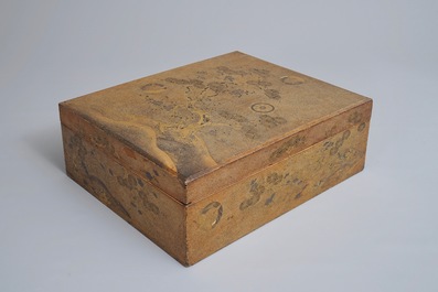 Un suzuribako en laque &agrave; d&eacute;cor d'un pin, Japon, Edo ou Meiji, 18/19&egrave;me