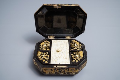 Une bo&icirc;te couverte en laque de Chine dor&eacute;e, Canton, 19&egrave;me