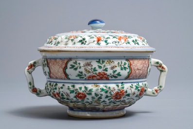 Een Chinese famille verte dekselterrine, Kangxi