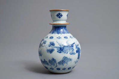 Een Chinese blauwwitte hookah-basis met figuratief decor, Kangxi