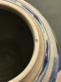 Een Chinese blauwwitte gemberpot met spelende jongens, Kangxi
