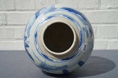 Een Chinese blauwwitte gemberpot met spelende jongens, Kangxi
