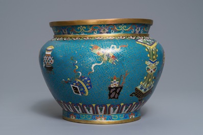 A Chinese cloisonn&eacute; '100 antiquities' jardini&egrave;re on gilt bronze foot, 18/19th C.