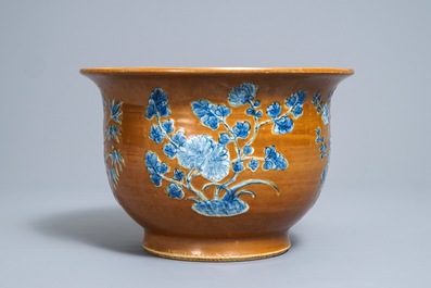 A Chinese blue and white on brown ground cachepot, 19th C.