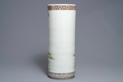 A cylindrical Chinese famille rose vase with roosters, Republic, 20th C.
