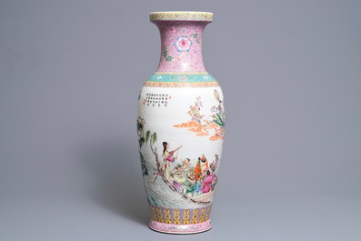 Un vase en porcelaine de Chine famille rose, R&eacute;publique, 20&egrave;me