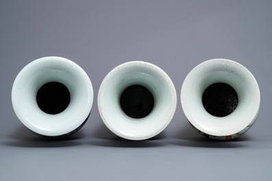Trois vases en porcelaine de Chine famille rose, 19/20&egrave;me